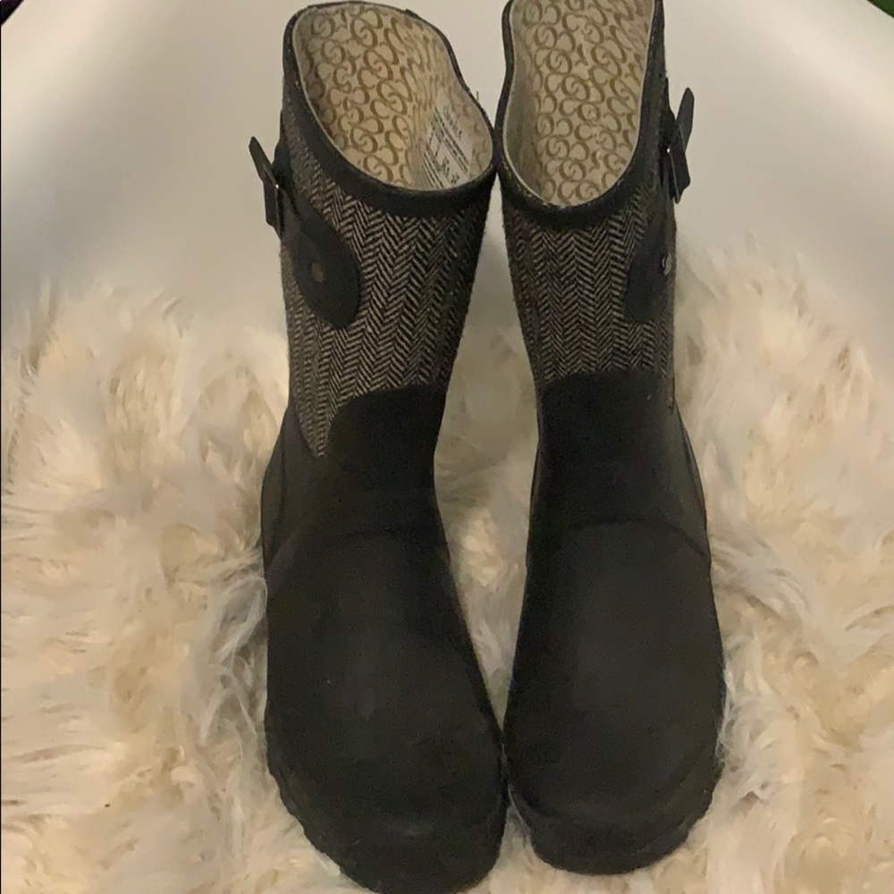 Rain boots size 6